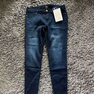 NWT 1822 butter denim skinny jeans 12/31